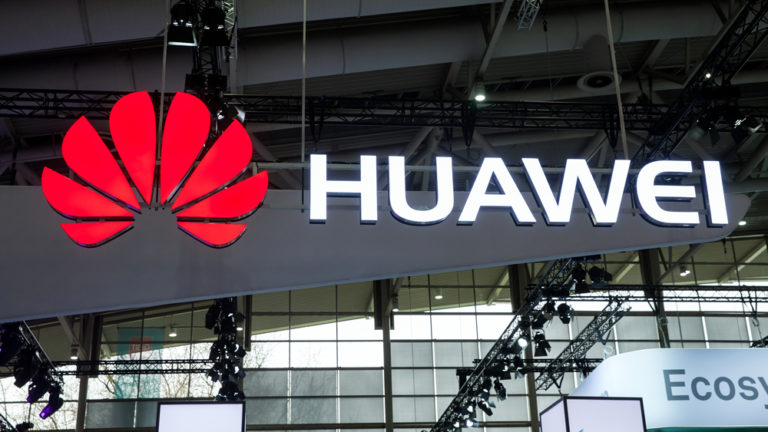Trump Issues Executive Order Blocking Huawei from US Market