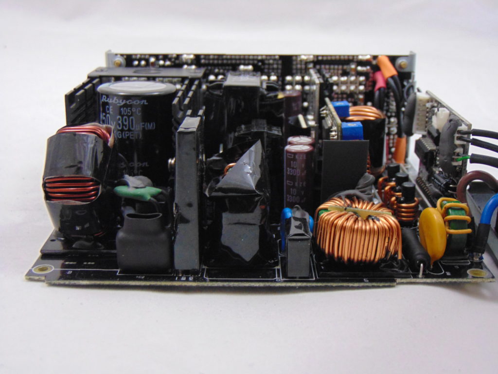 EVGA SuperNOVA 750 G5 750W Power Supply Closeup of components