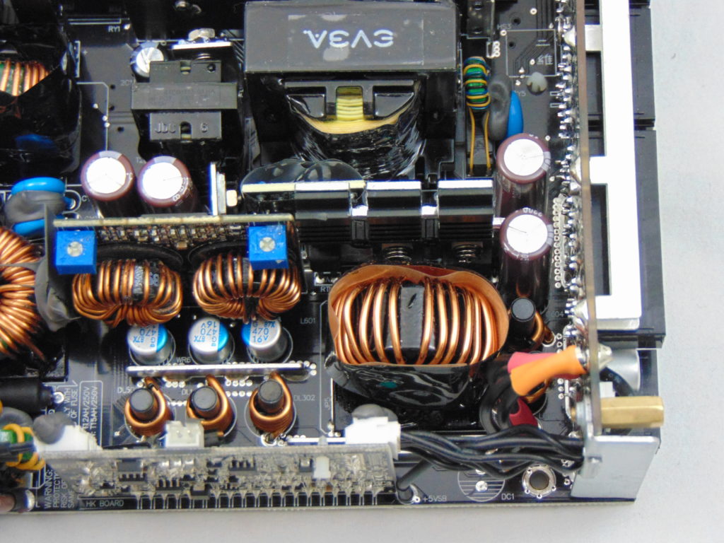 EVGA SuperNOVA 750 G5 750W Power Supply closeup of components