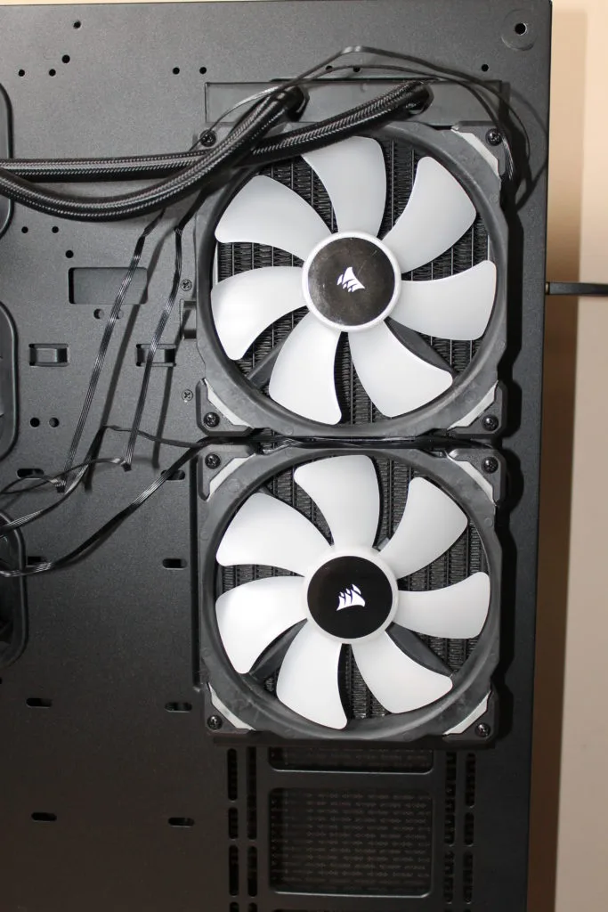 Corsair H115i Platinum's radiator installed on The FPS Review's test bench