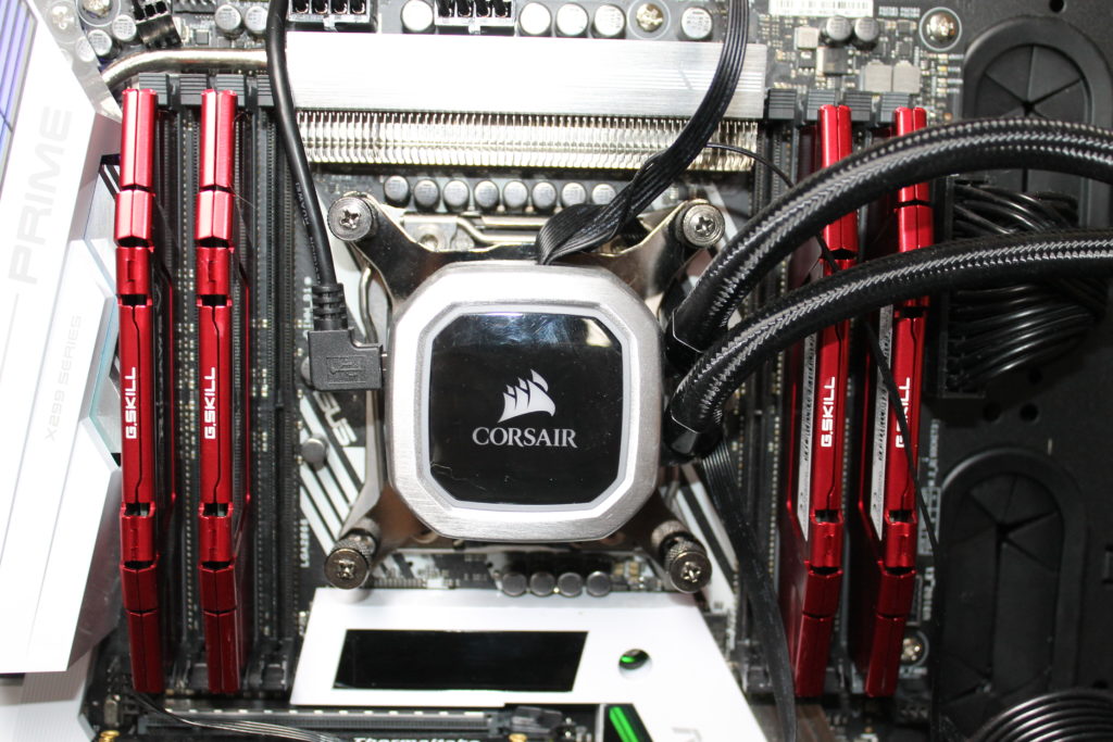 Corsair H115i Platinum's water block installed on The FPS Review's test bench