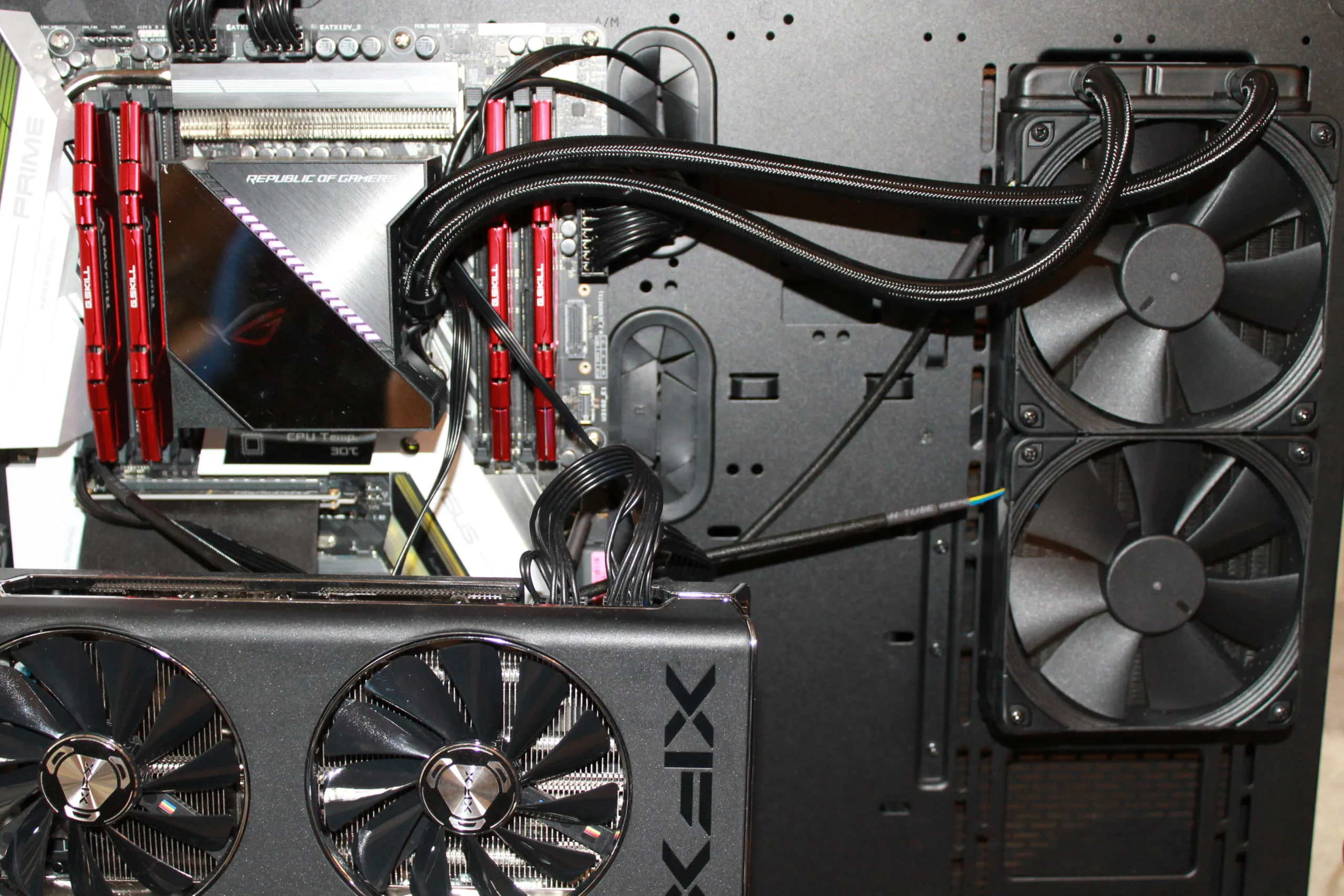 ASUS Ryujin 240 installed on the FPS Review test system