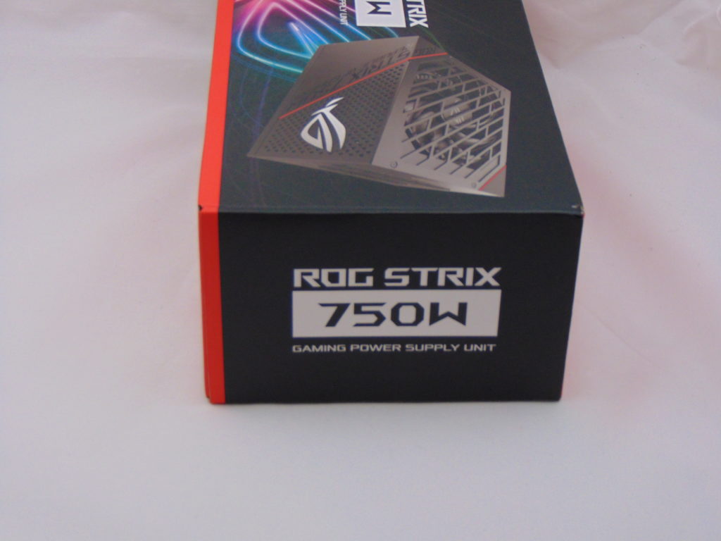 ASUS ROG STRIX 750 Box - Side View