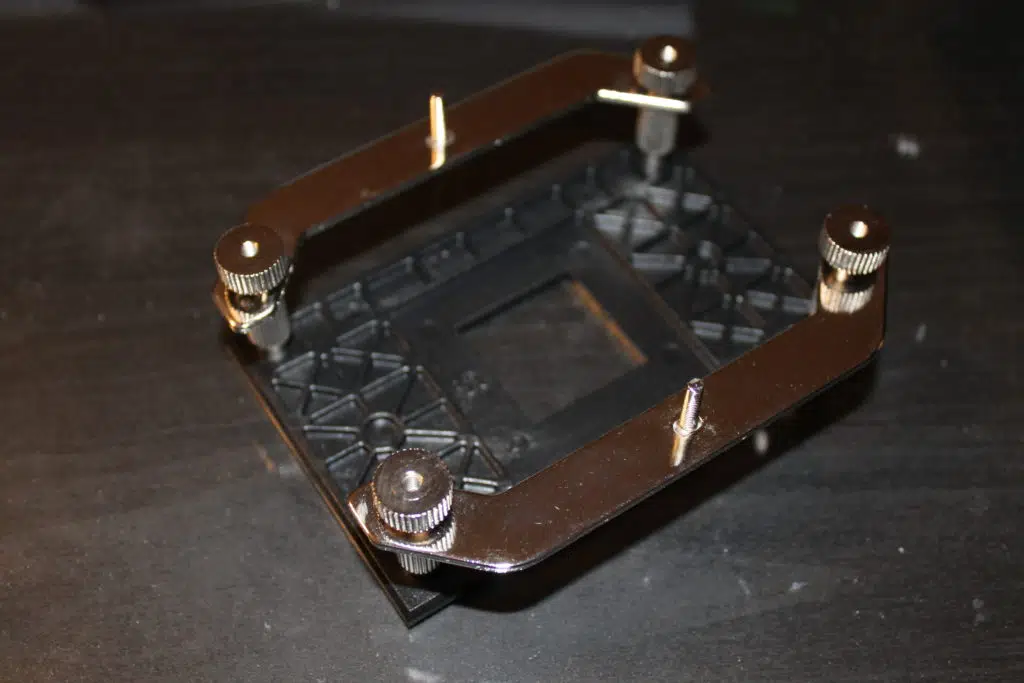 SilverStone AR01 V3 Mounting Bracket on stock AMD backplate