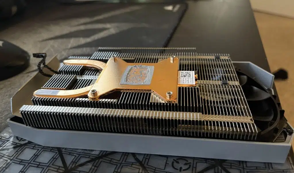 EVGA GeForce GTX 1650 SUPER SC ULTRA Gaming Heatsink and thermal paste