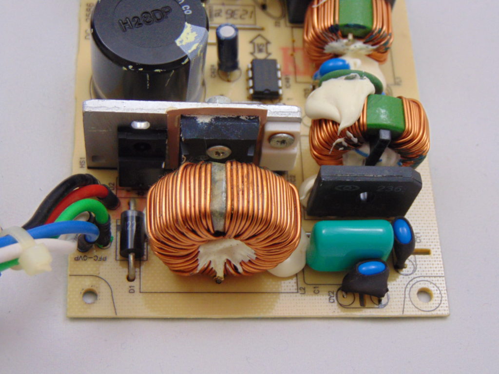 Solid Gear Neutron 550W Power Supply Circuitry