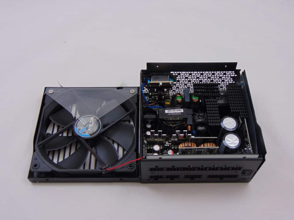 Fractal Design ION+ 560P Internal view with fan