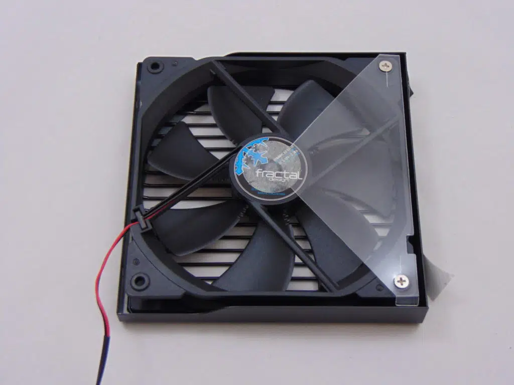 Fractal Design ION+ 560P Fan Closeup