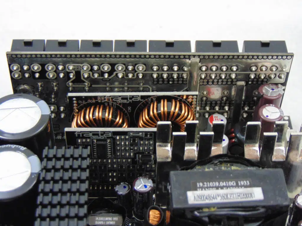 Fractal Design ION+ 560P Internals