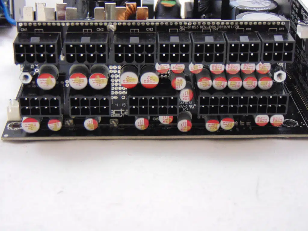 Fractal Design ION+ 560P Cable connection PCB