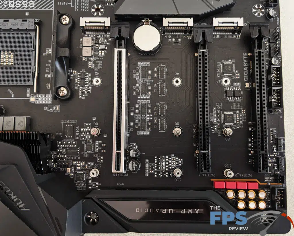 GIGABYTE B550 Aorus Master M2 slots without heatsinks