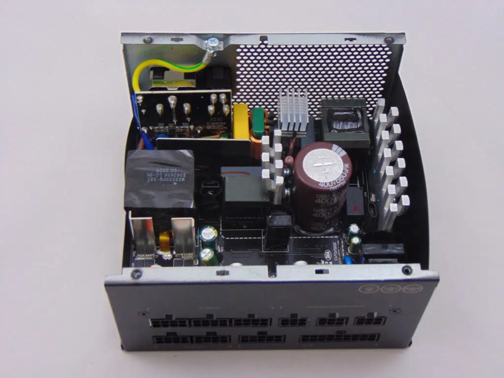 GIGABYTE P750GM 750W Power Supply Inside Components and PCB