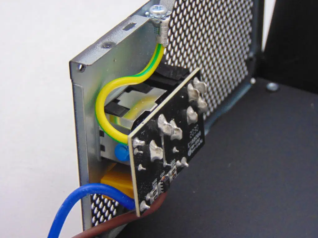 GIGABYTE P750GM 750W Power Supply Inside Power Connector