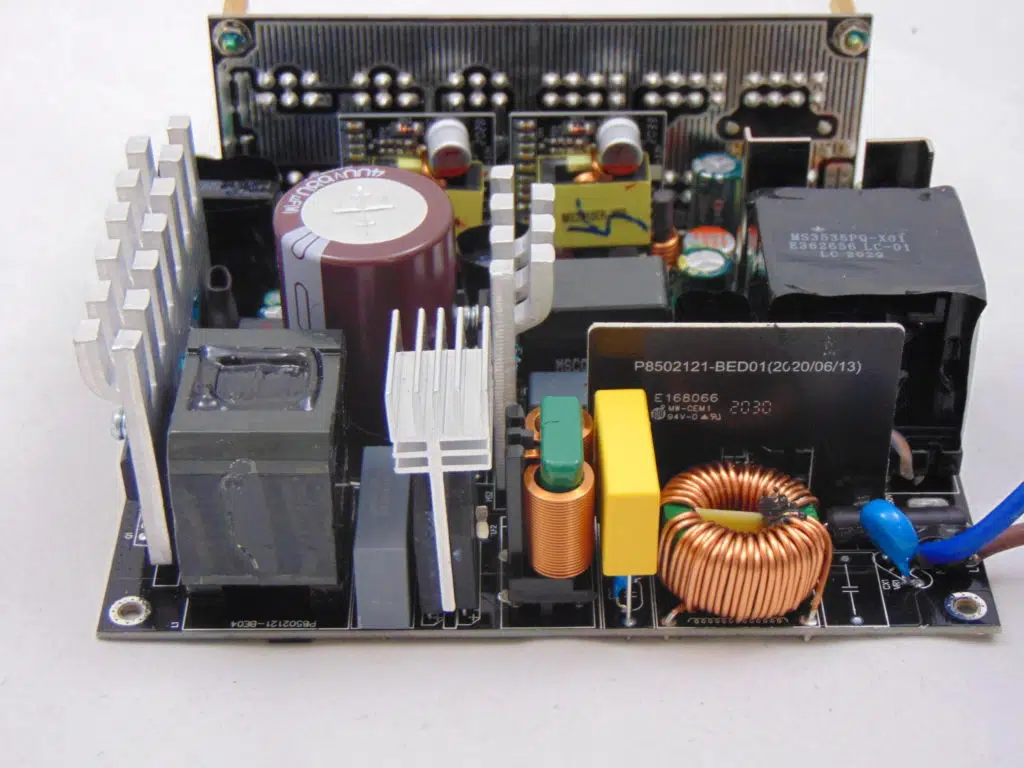 GIGABYTE P750GM 750W Power Supply Closeup of Inside Components