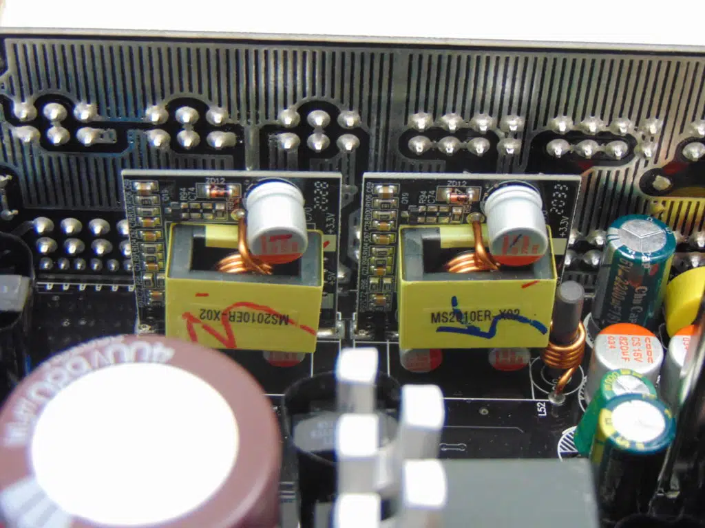 GIGABYTE P750GM 750W Power Supply Closeup of Inside