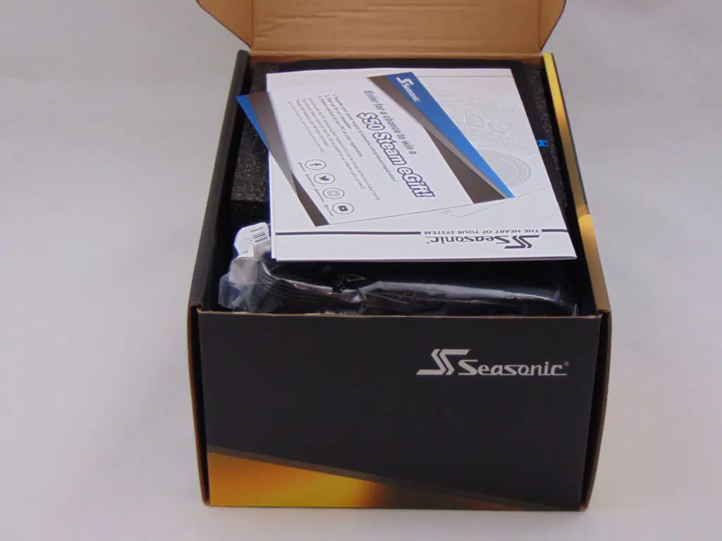 Seasonic FOCUS GM-650 650W Power Supply Inside Box