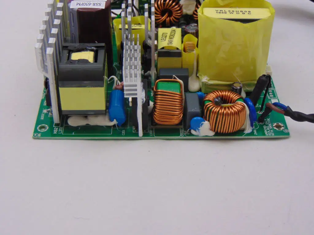 Seasonic FOCUS GM-650 650W Power Supply Inside Components Up Close