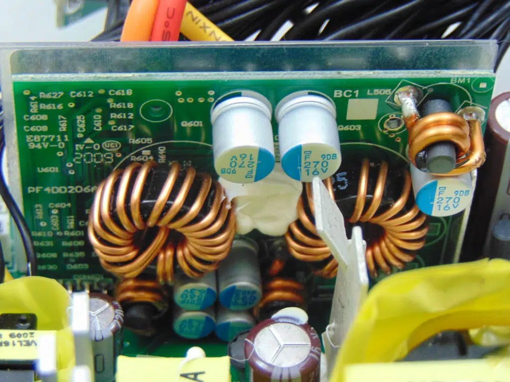 Seasonic FOCUS GM-650 650W Power Supply Capacitors Up Close