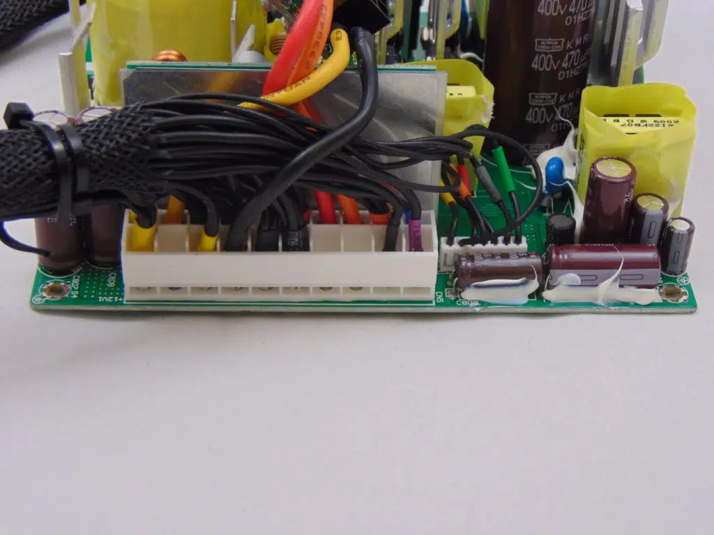 Seasonic FOCUS GM-650 650W Power Supply Power Connection Up Close