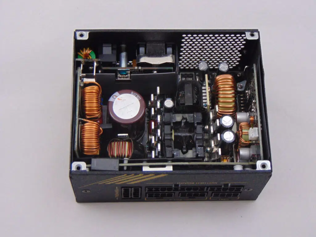 FSP DAGGER PRO 550W SFX Power Supply insides