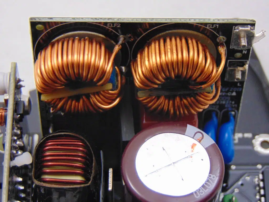 FSP DAGGER PRO 550W SFX Power Supply inside components