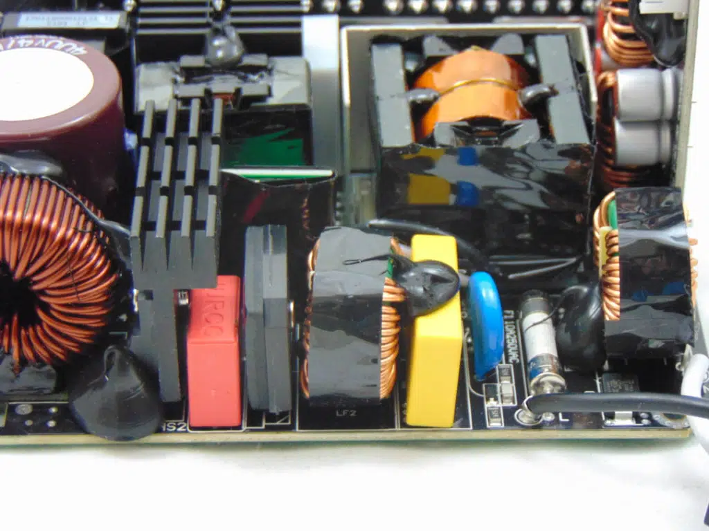 Lian Li SP750 Closeup of Capacitors Inside Power Supply