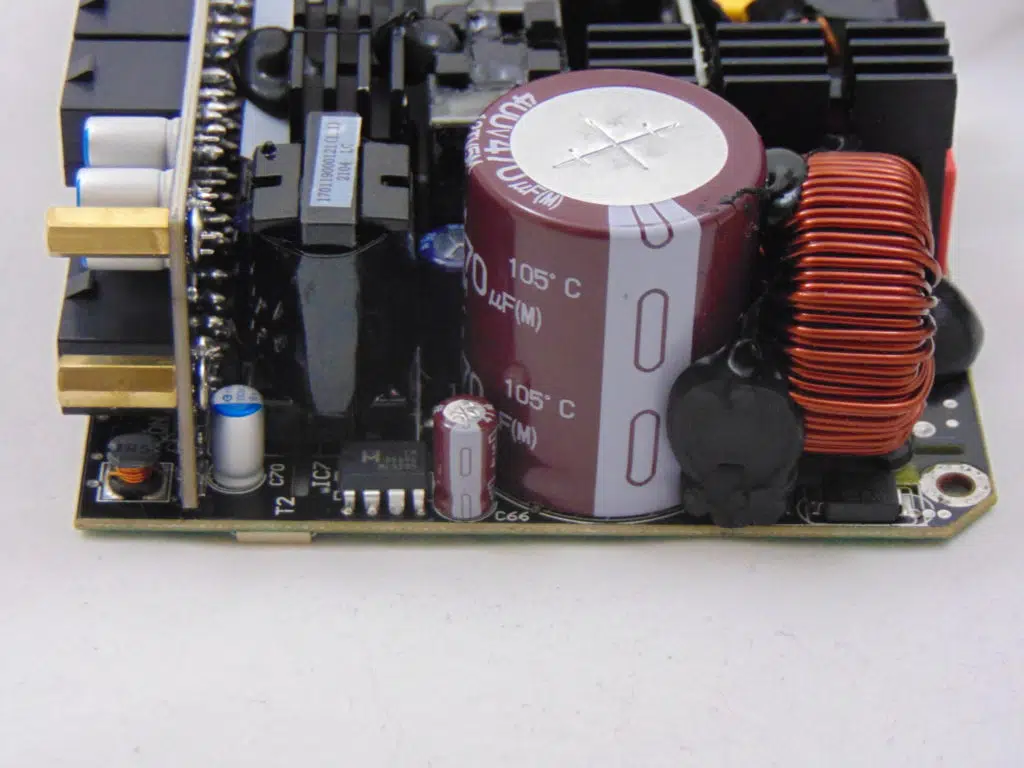Lian Li SP750 Closeup of Capacitors Inside Power Supply