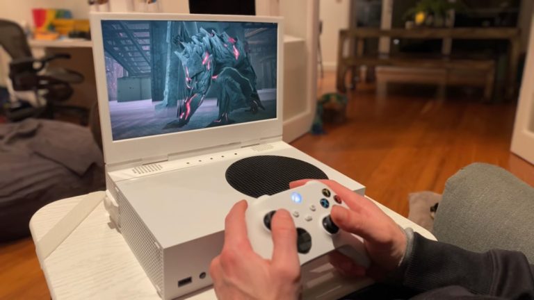 Portable Xbox Series S Screen Gets Crowdfunded in 20 Minutes