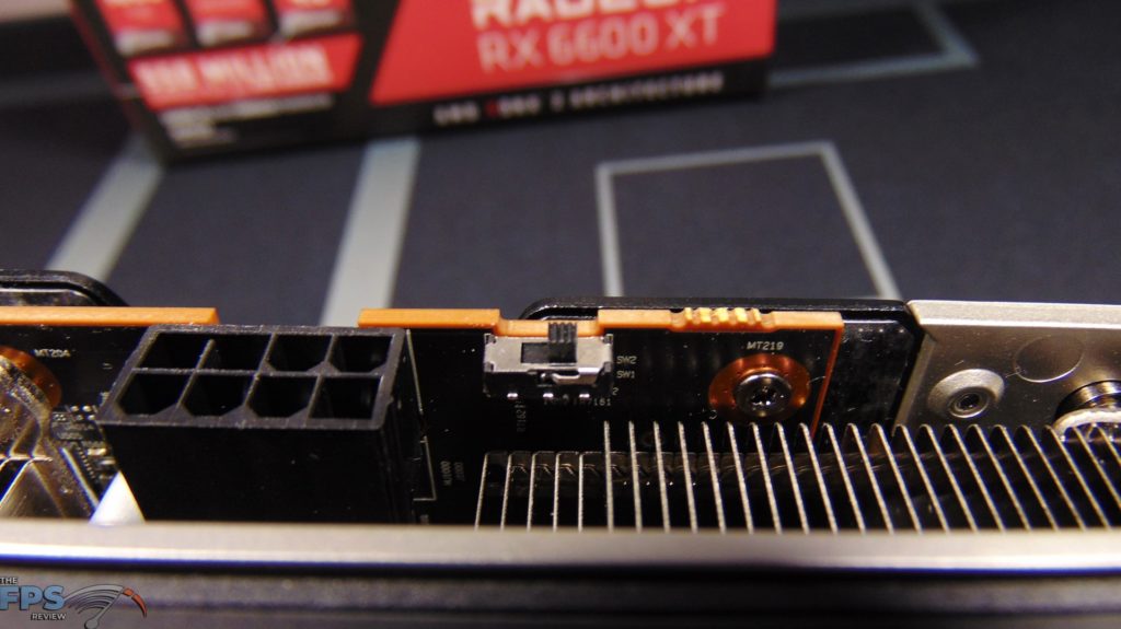 XFX SPEEDSTER MERC 308 Radeon RX 6600 XT Black Dual BIOS Switch