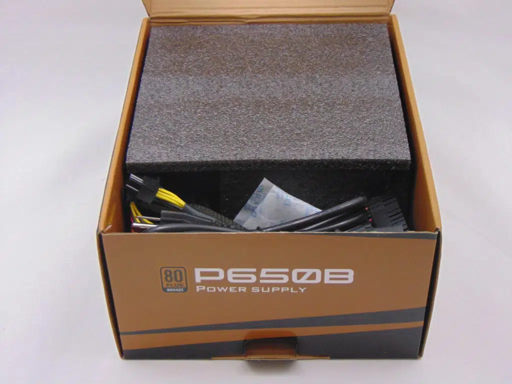 GIGABYTE P650B 650W Power Supply Box Open