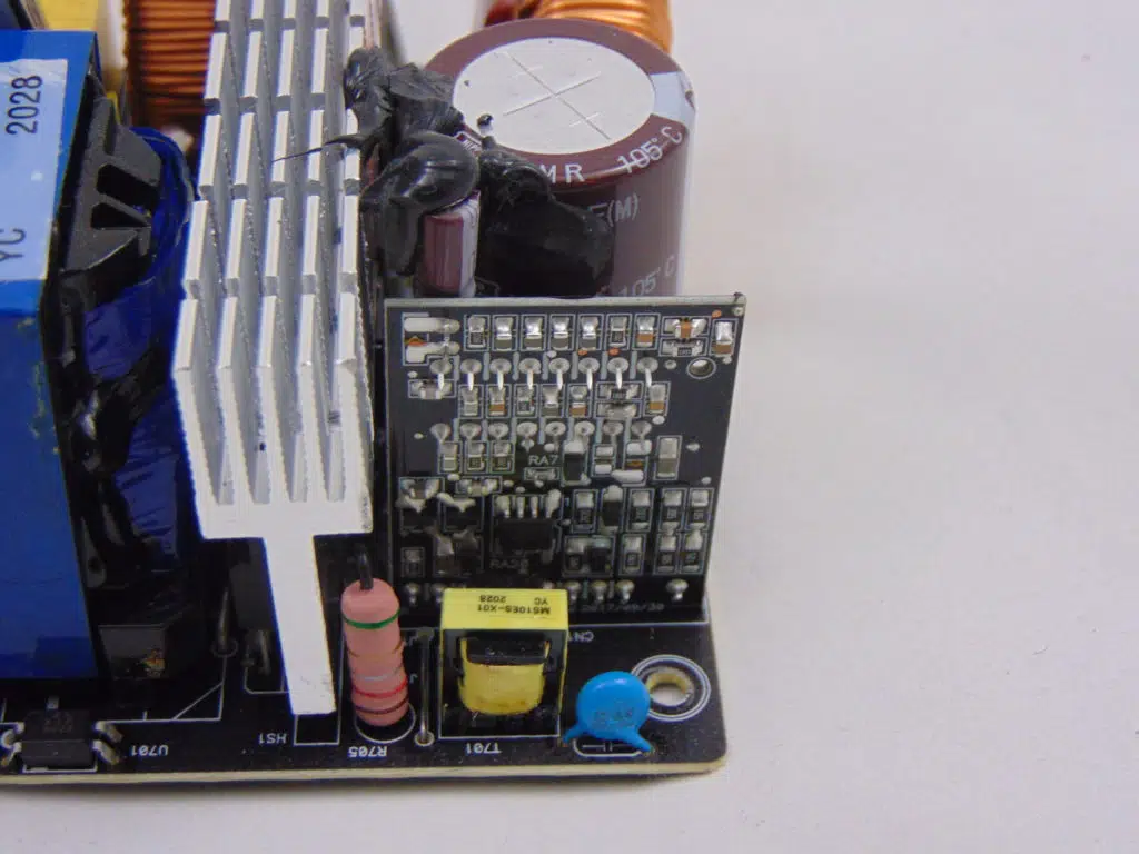 GIGABYTE P650B 650W Power Supply Components