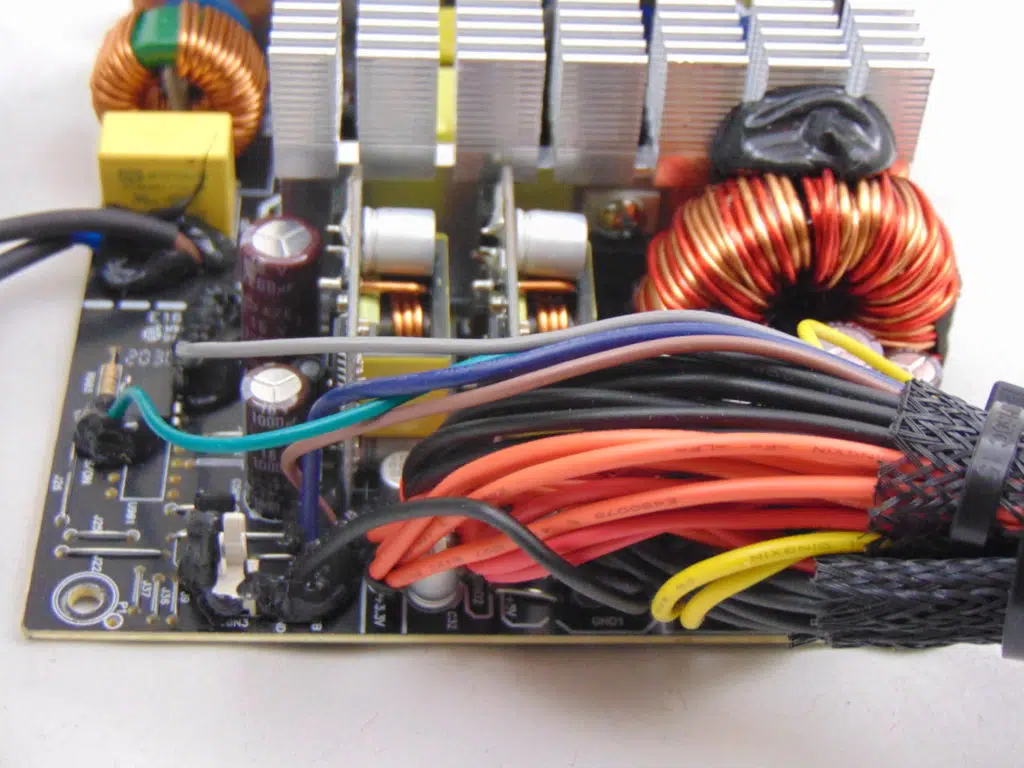 GIGABYTE P650B 650W Power Supply Components