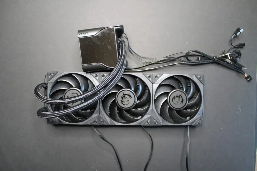 MSI MEG CORELIQUID S360 assembled
