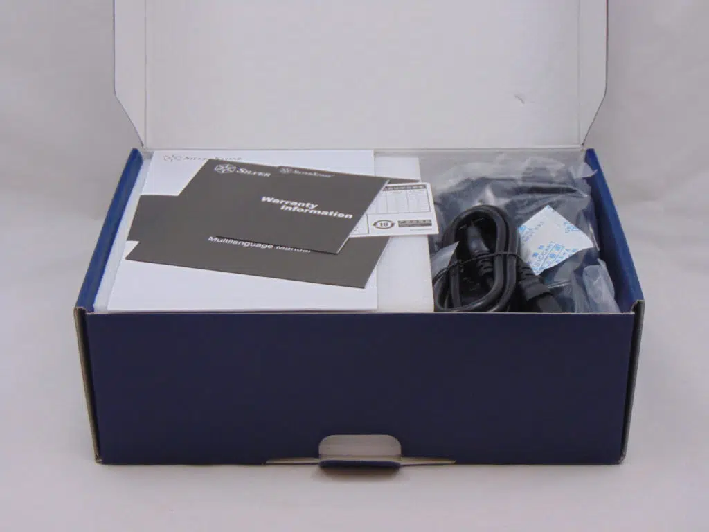SilverStone DA850 Gold contents in box