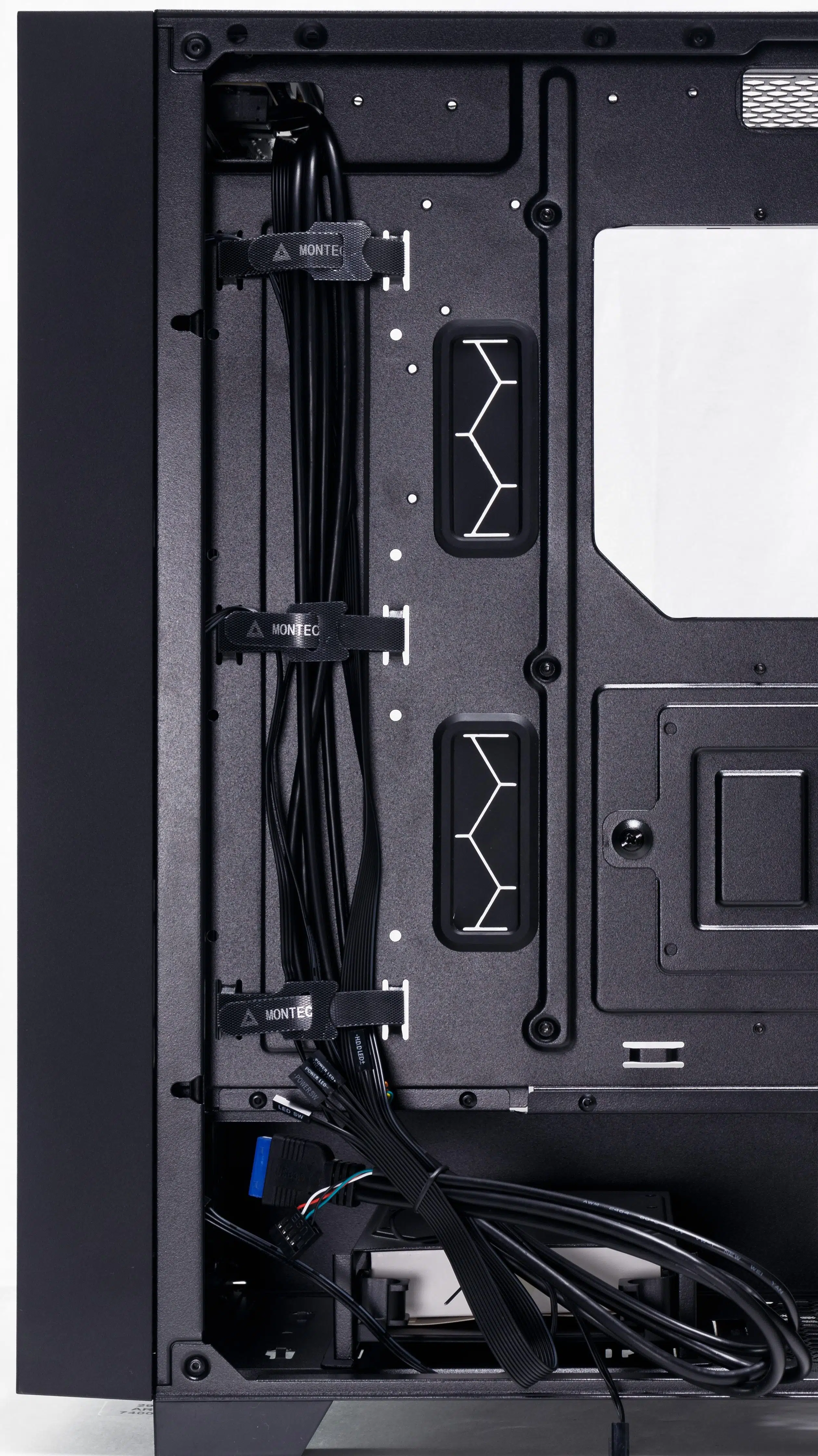 MONTECH AIR 1000 LITE Case Back of Case Cable Management