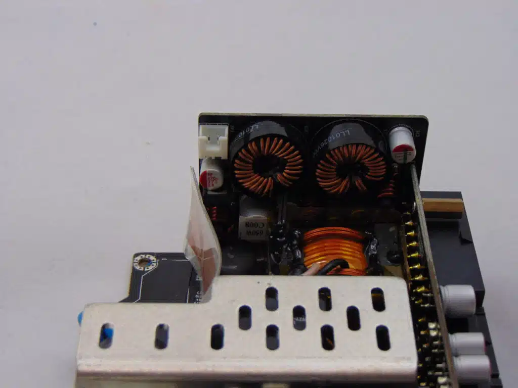 Cooler Master V650 SFX GOLD Dc DC VRM front