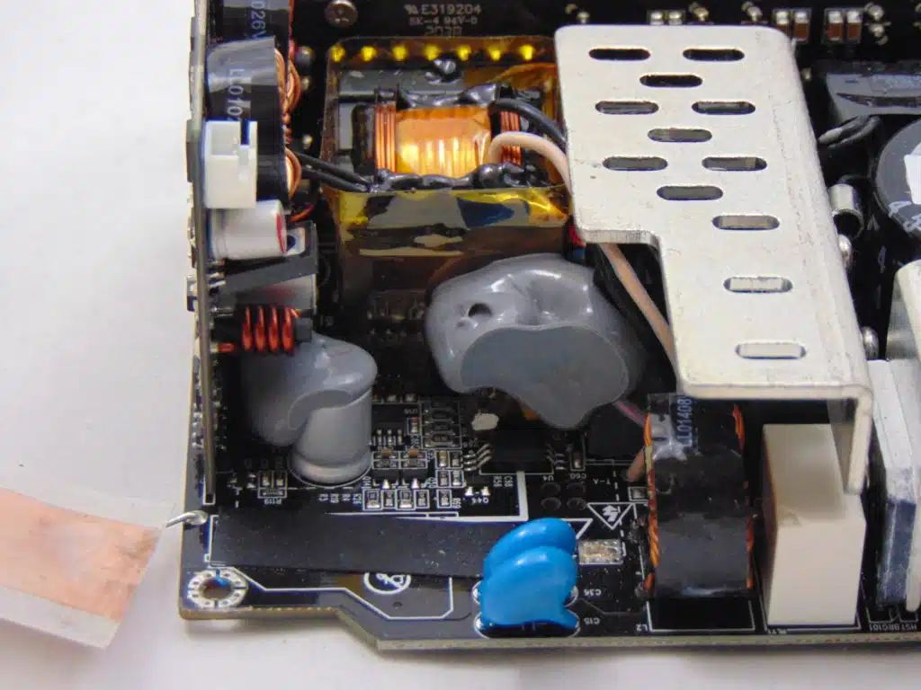 Cooler Master V650 SFX GOLD secondary side