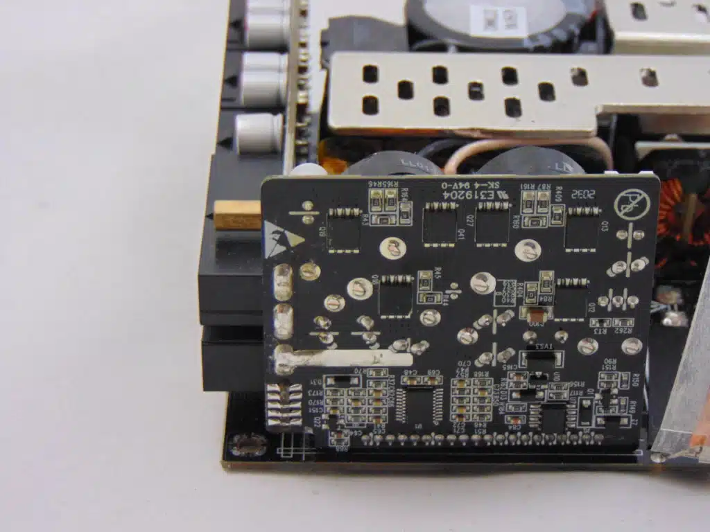Cooler Master V650 SFX GOLD DC DC VRM rear