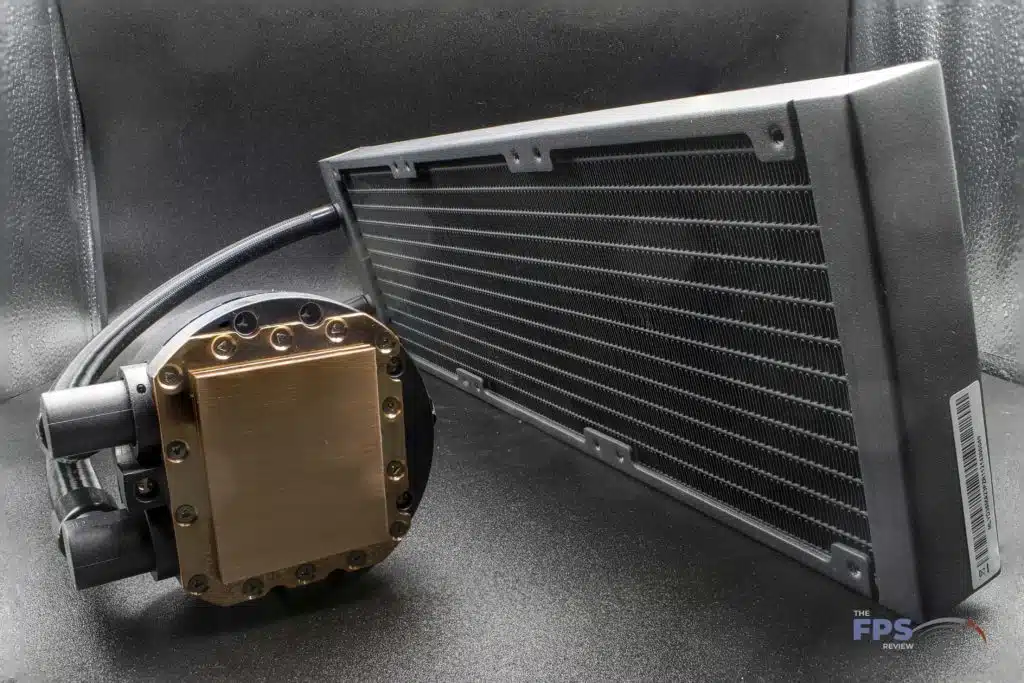 Cooler Master MASTERLIQUID PL360 FLUX waterblock and radiator view