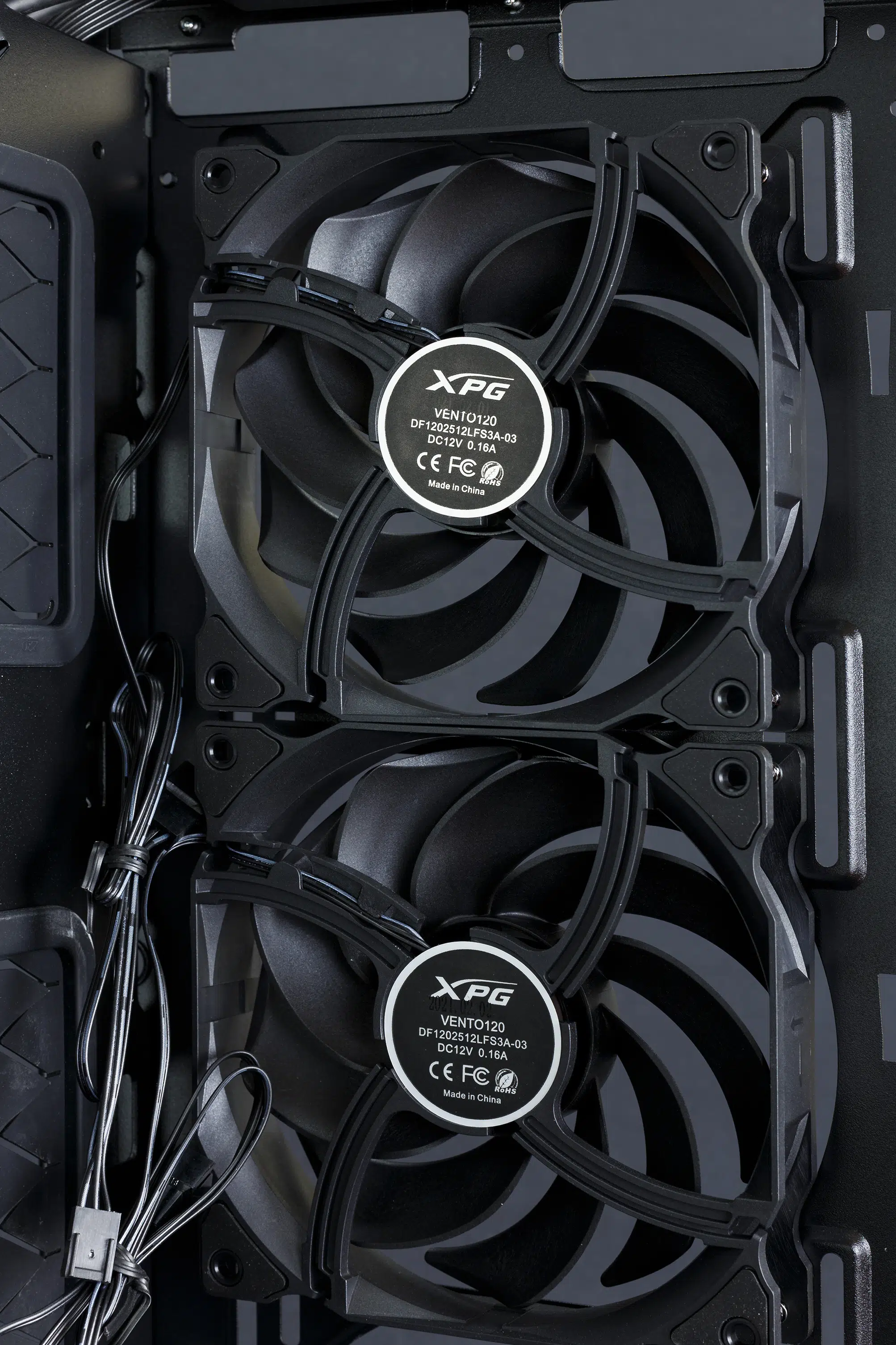 ADATA XPG Defender fans