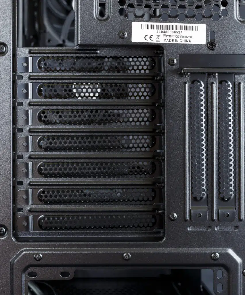 ADATA XPG Defender rear slots