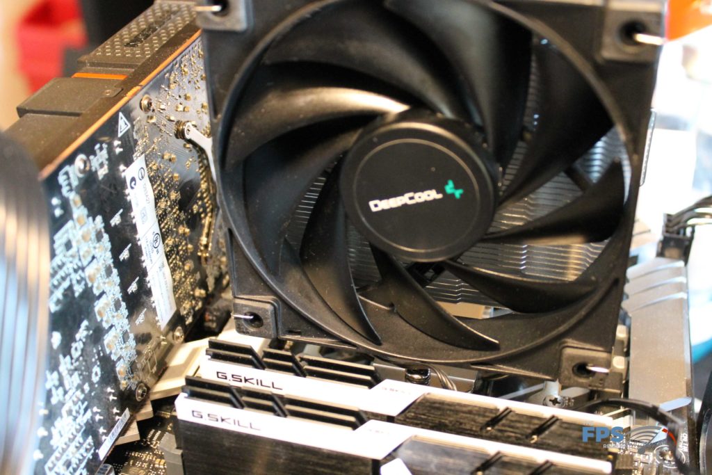 DeepCool AK400 installed in test rig showing memory clearance