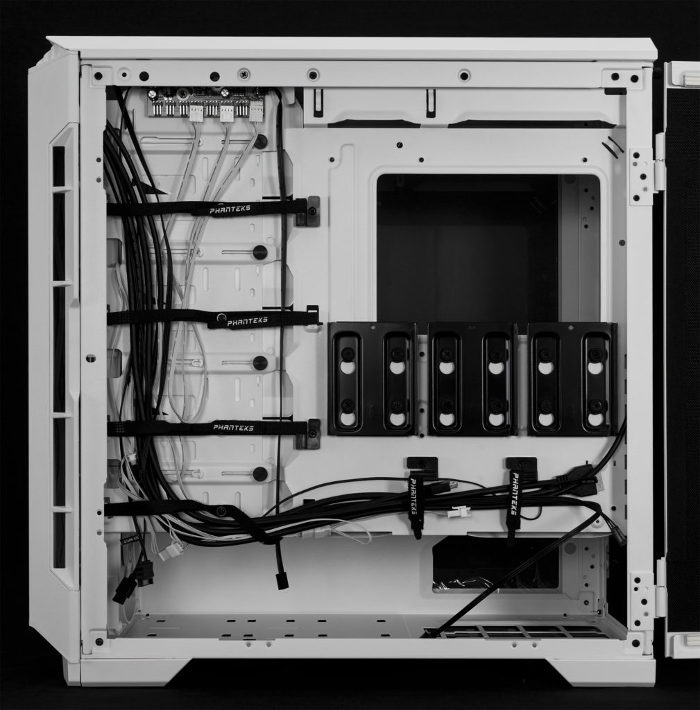 Phanteks P600s Matte White right side showing cable routing