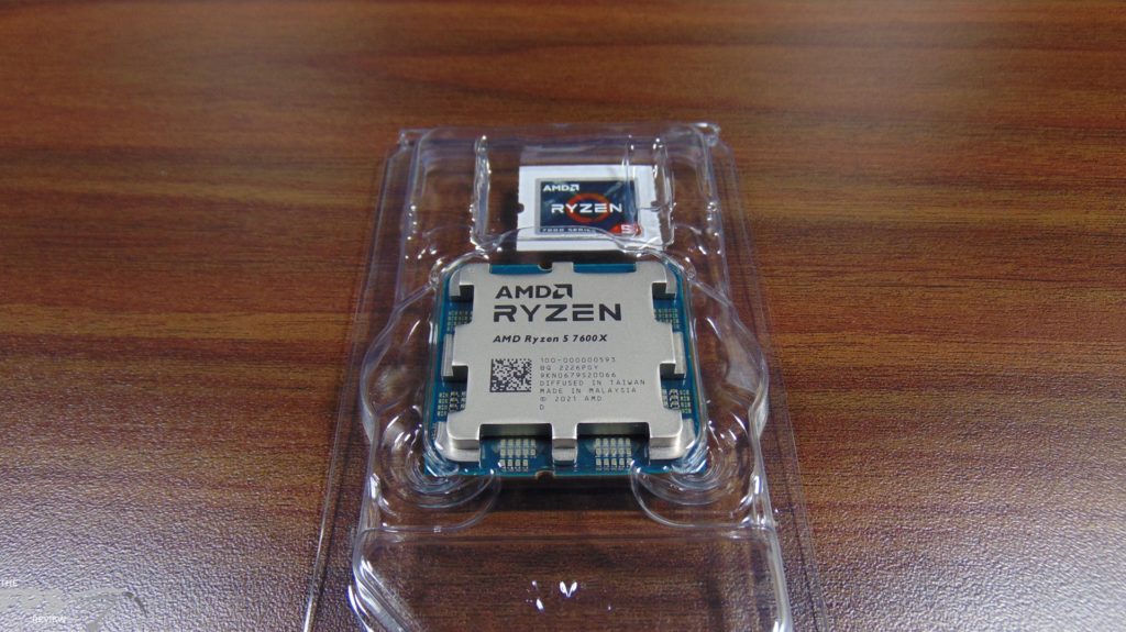 AMD Ryzen 5 7600X in Packaging