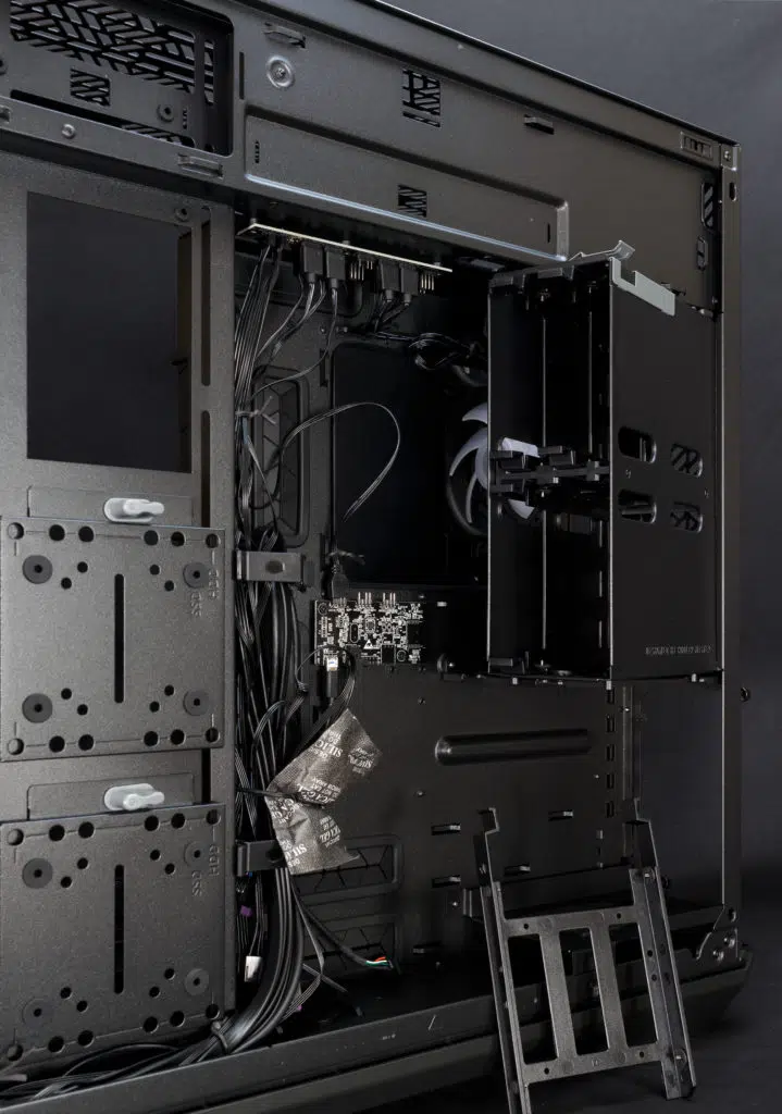 Cooler Master HAF 700 right side with drive tray removed