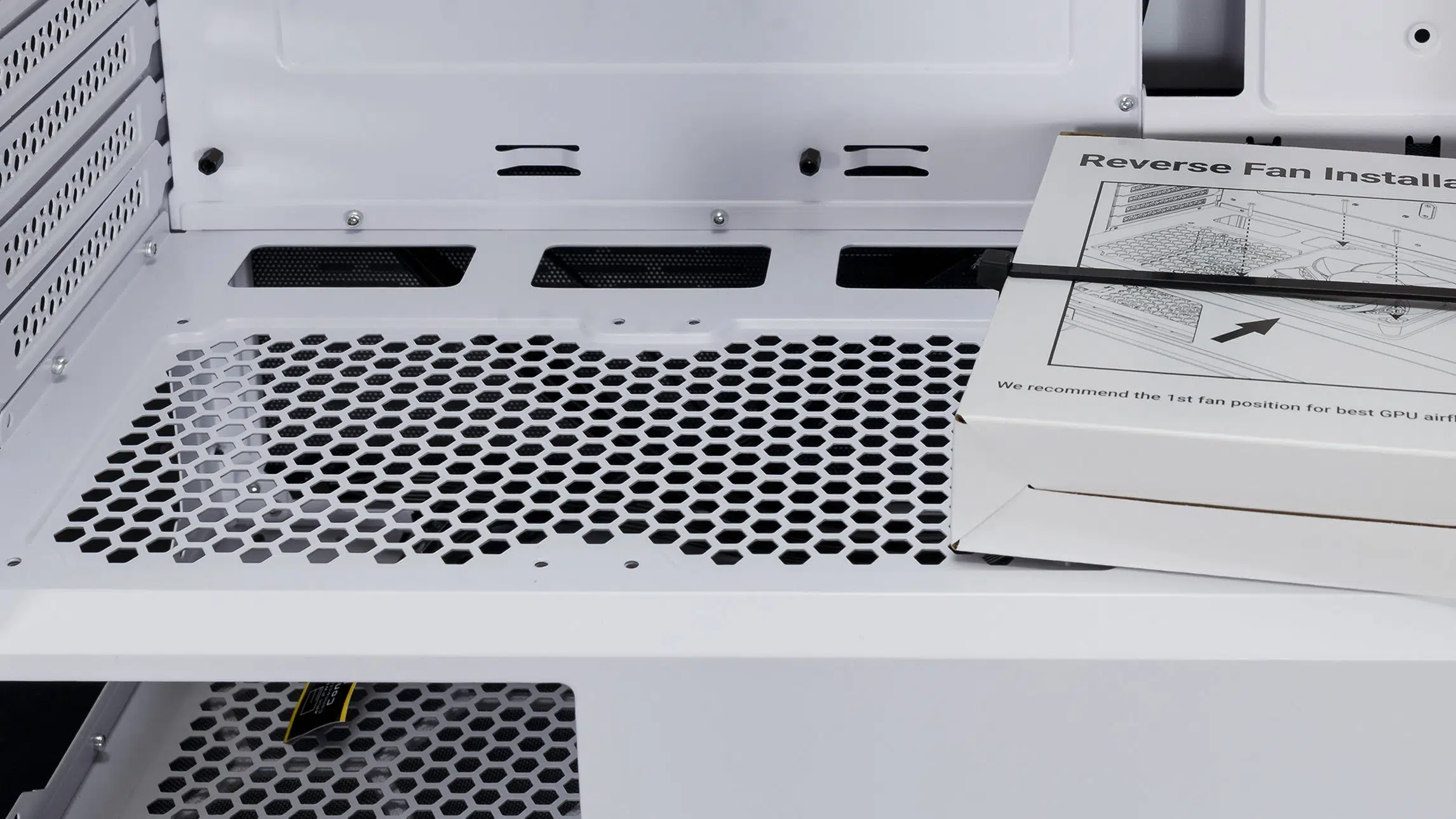 Antec DF800 FLUX White left side close on reverse fan
