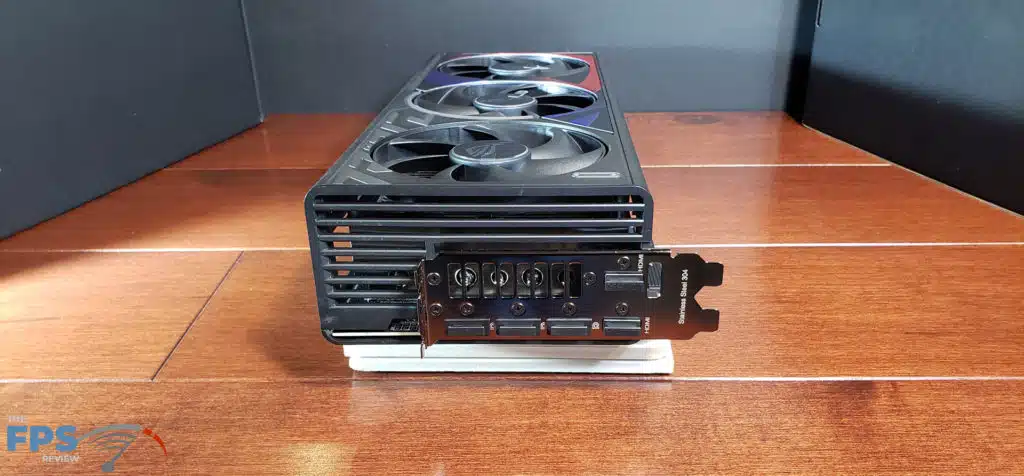 ASUS ROG Strix RTX4080 O16G OC Edition: I/O slots
