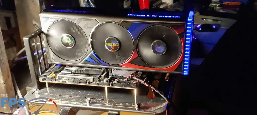 ASUS ROG Strix RTX4080 O16G OC Edition: video card in test bench, lights