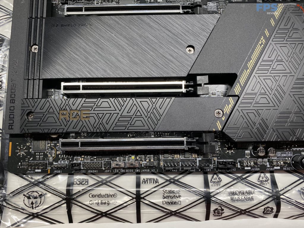 MSI MEG X670E ACE PCIe slots