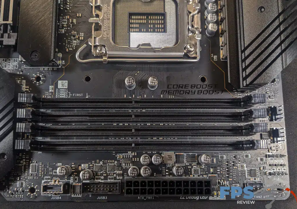 MSI MAG Z690 TOMAHAWK WIFI DDR4 DIMM slots.